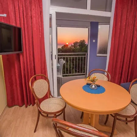 Hotel Pecic Gradac (Split-Dalmatia)