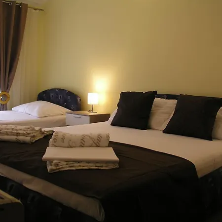 Ξενοδοχείο Pecic 4*